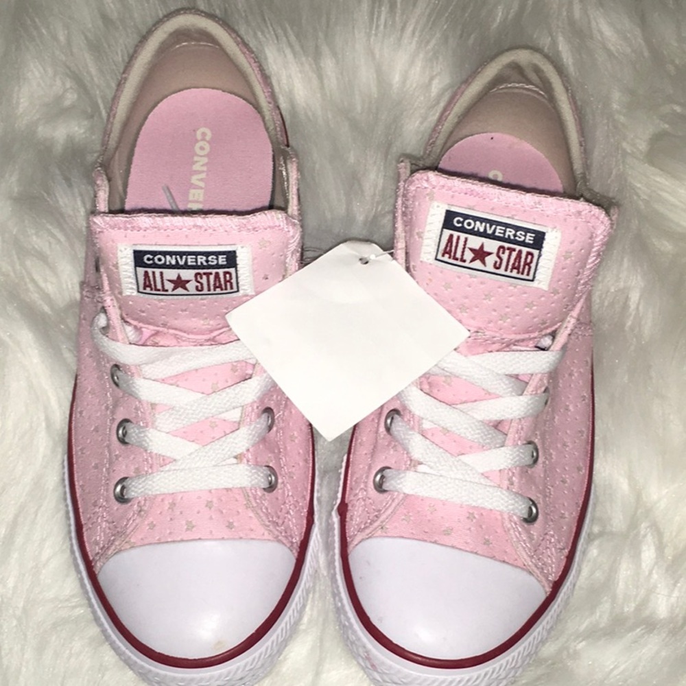 Chuck Taylor Pink Lo Top Allstars. Girls Size US 5
